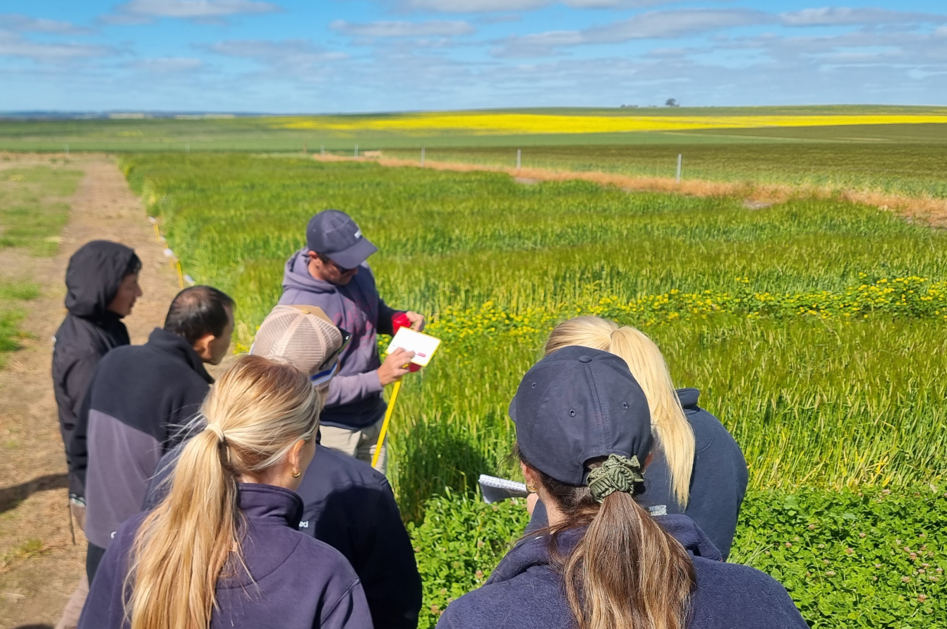 Dr Luca De Prato speaks with Murdoch University students at Konnongorring